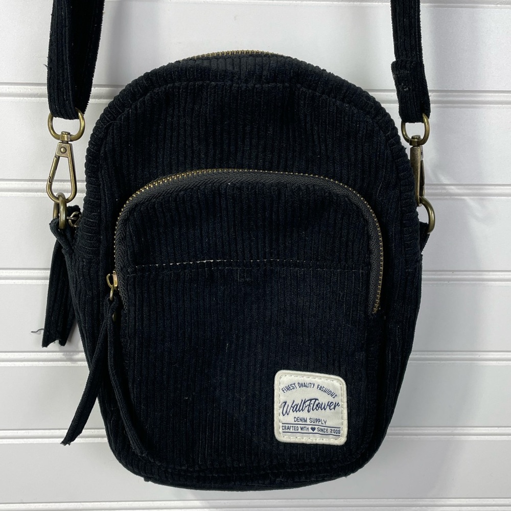 Wallflower Black Shoulder Purse - Picture 2 of 5